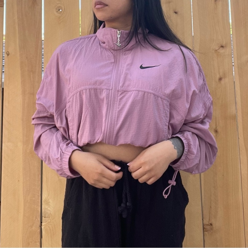NIKE CROPPED WINDBREAKER